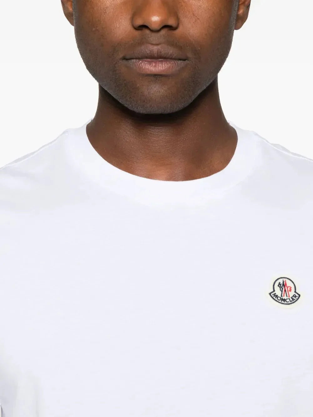 MONCLER - T-shirt col rond à logo appliqué blanc