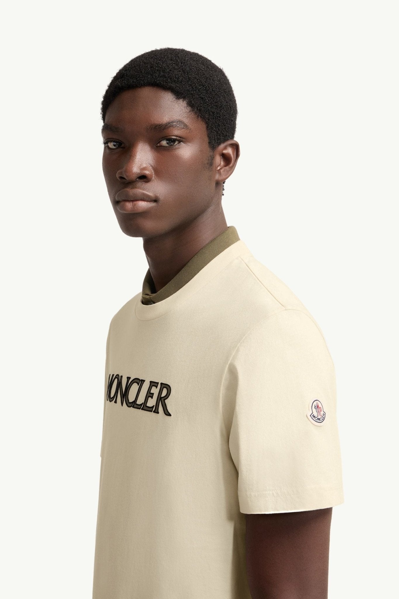 MONCLER - T-shirt en Coton à Imprimé Logo Écru